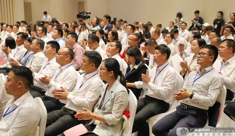 kaiyun入口：第十四届中国（玉林）中医药博览会暨2024年玉林市端午文化嘉年华开幕(图2)
