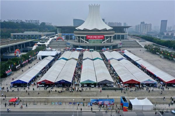 kaiyun网站：开春首场2024广西车交会3月22-24日会展中心举办(图2)