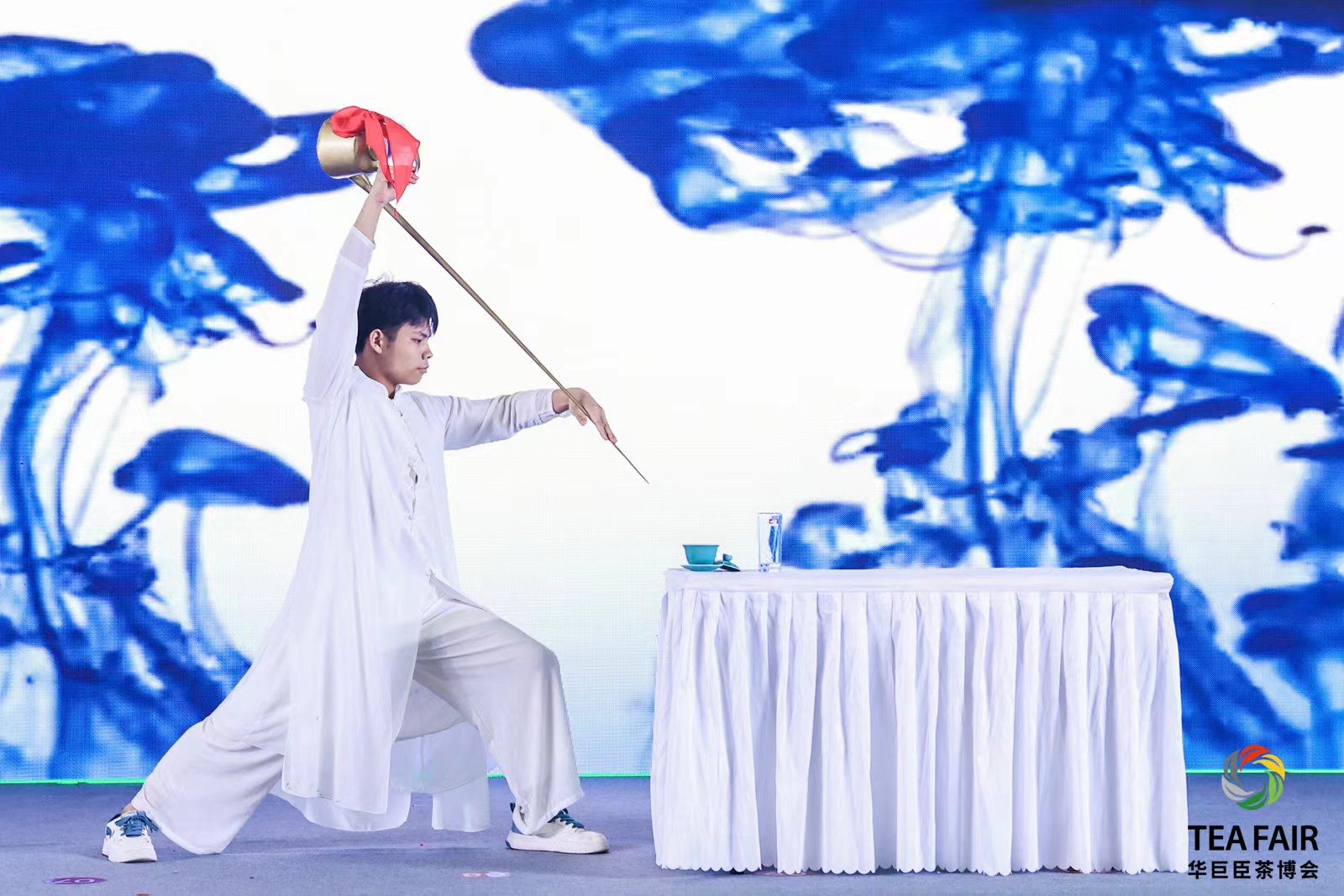2024中国（深圳）国际茶博会！广西六堡·高品西林现场品牌推介会暨“金毫龙腾”六堡茶首发式在深圳会展中心成功举行(图4)