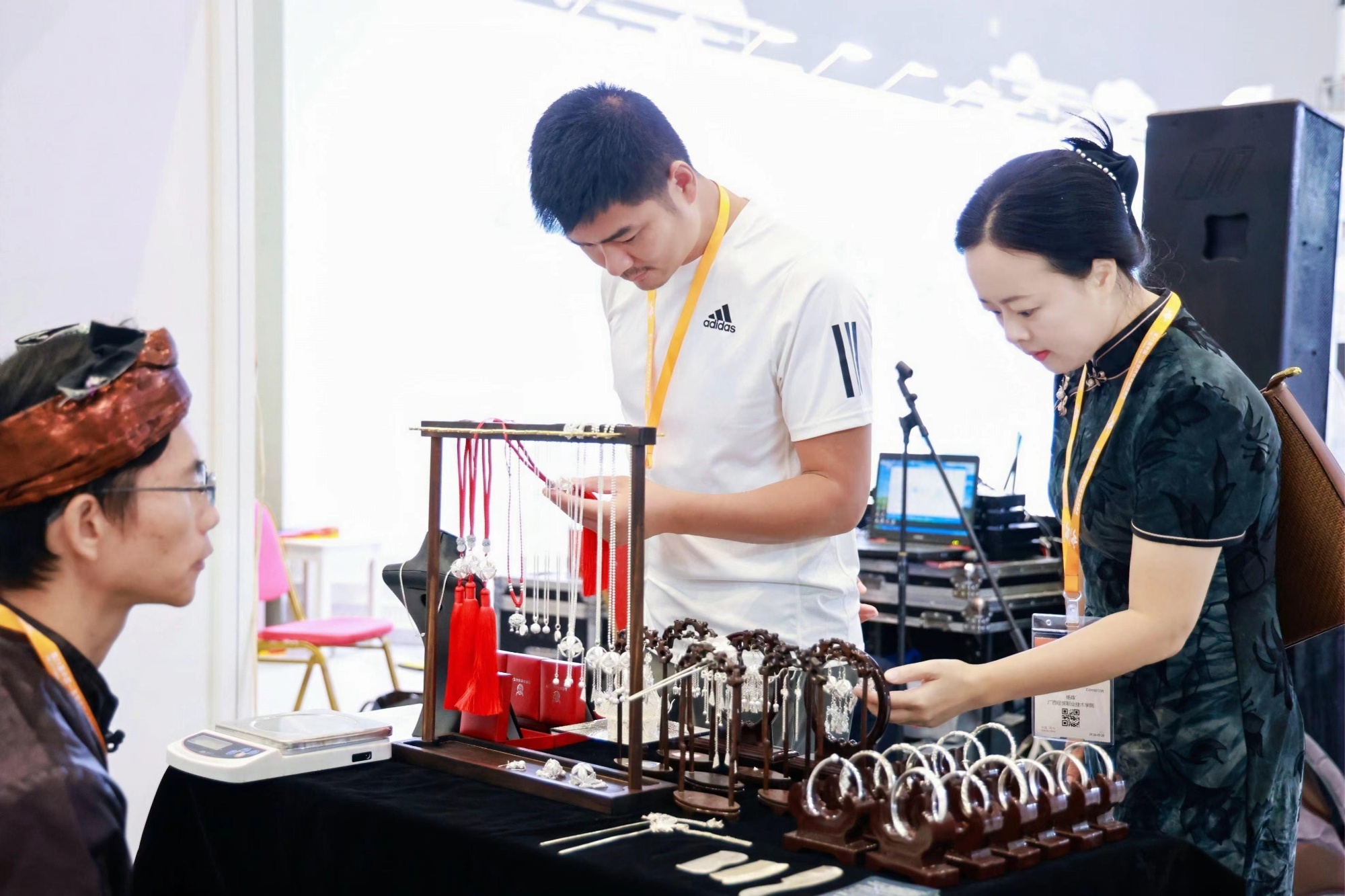 2024中国—东盟博览会旅游展区特色旅游商品展成功举办(图2)