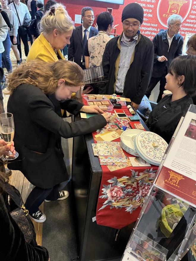 杭州时光门艺术中心携浙江非遗作品亮相法国2024世界非遗博览会(图2)