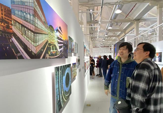 以光影艺术致敬人民城市2024上海国际摄影节暨第十七届上海国际摄影艺术展览启幕(图5)