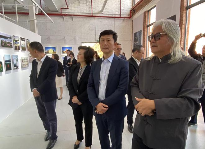 以光影艺术致敬人民城市2024上海国际摄影节暨第十七届上海国际摄影艺术展览启幕(图2)