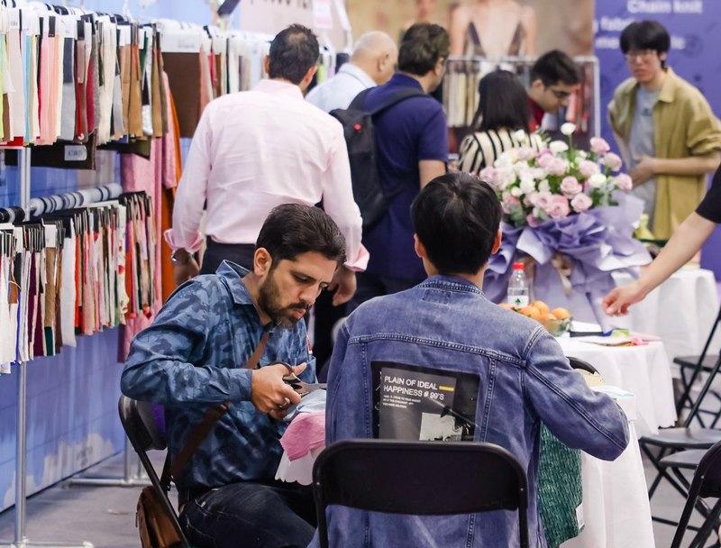 kaiyun：2024中国绍兴柯桥春季国际纺博会启幕(图2)