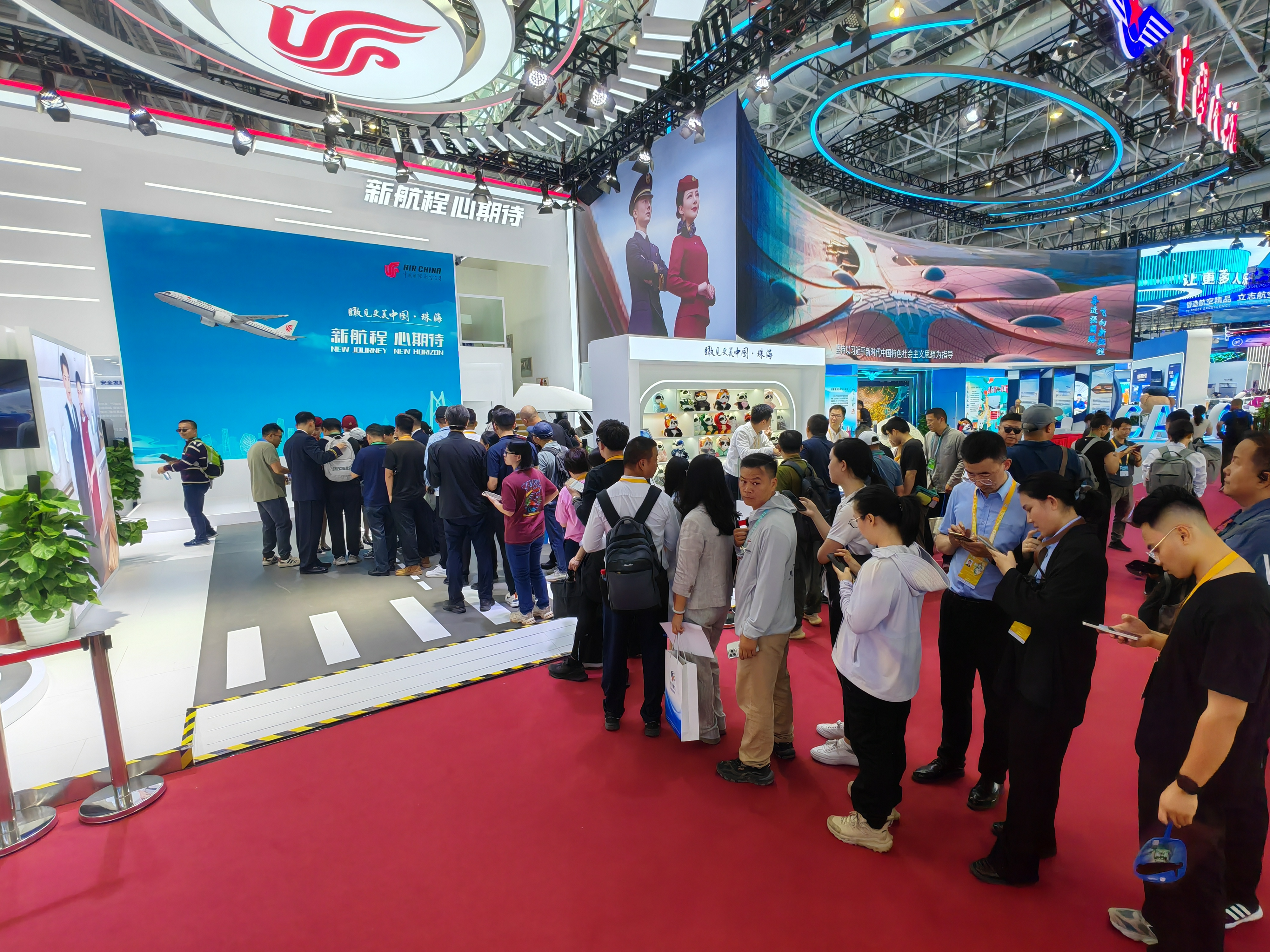 国航亮相第十五届中国国际航空航天博览会(图1)