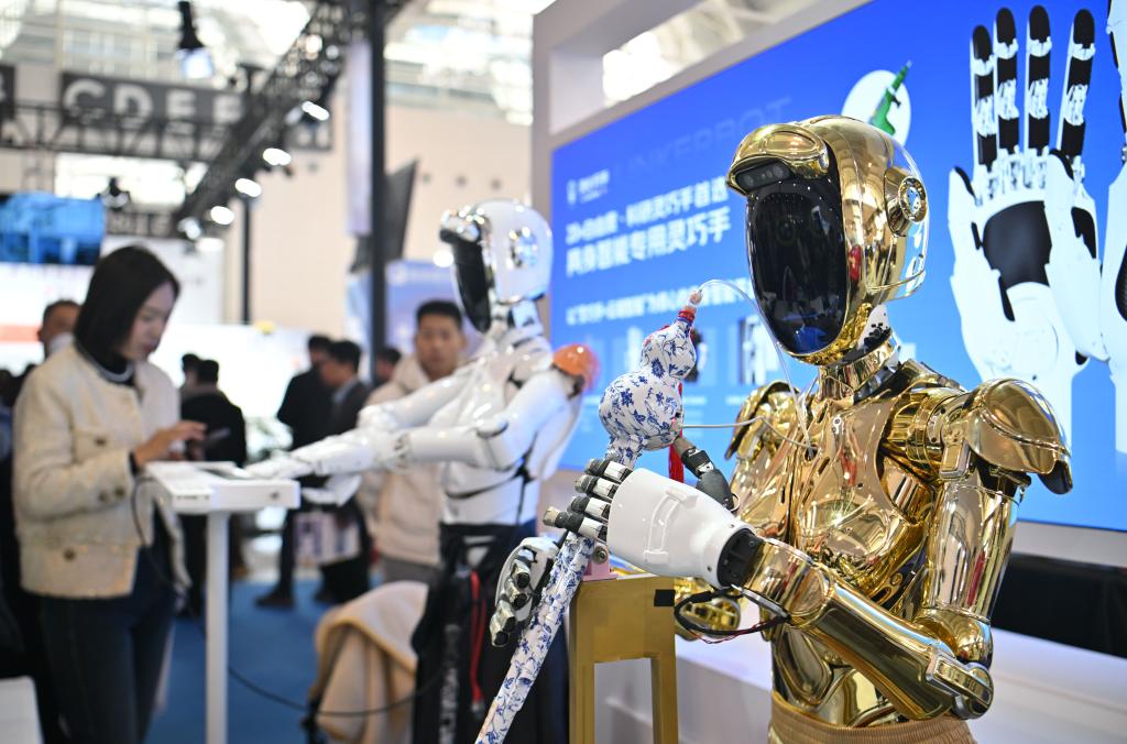 kaiyun入口：新华社记者带你听两会｜听“新”的活力(图7)