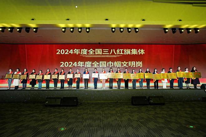 铿锵玫瑰秀会展“她力量”—重庆国博中心担当产业发展“加速器”(图1)