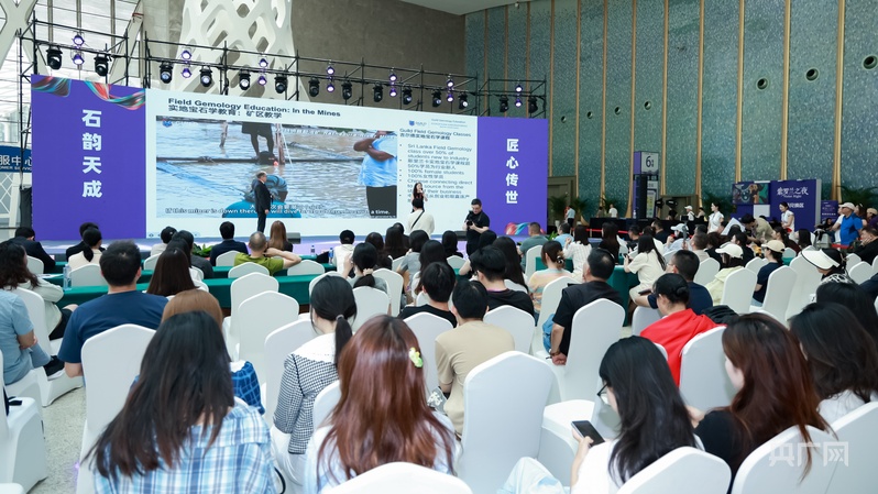 聚焦珠宝玉石文化与非遗传承2025昆明国际石博会启幕(图1)
