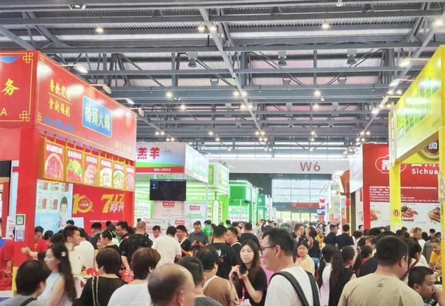 中原国际会展中心一期全馆首度“热辣”迎客(图1)