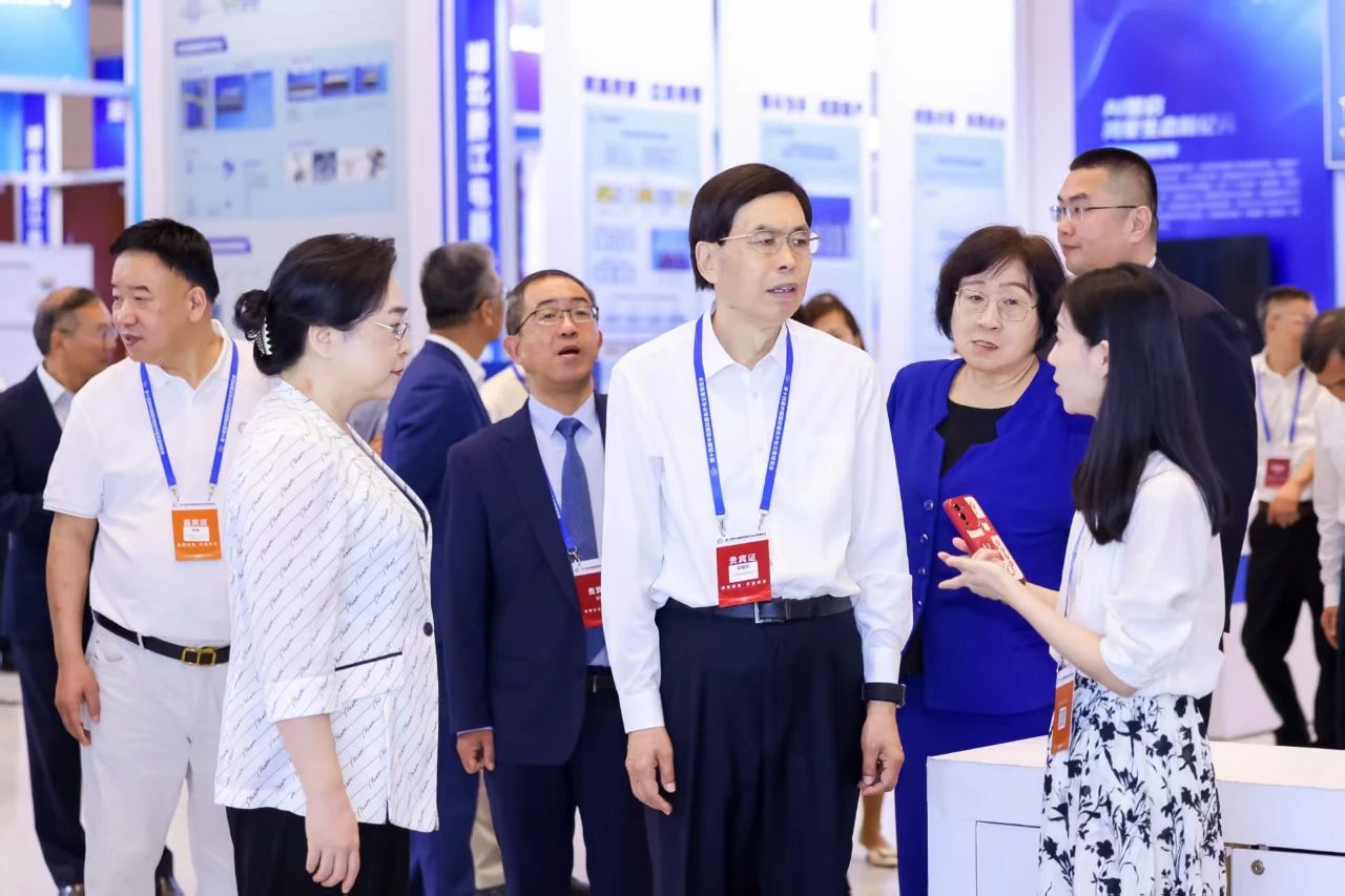 kaiyun网站：第十四届中国国际服务外包交易博览会——国际服务外包暨数字发展论坛在武汉成功举办(图18)