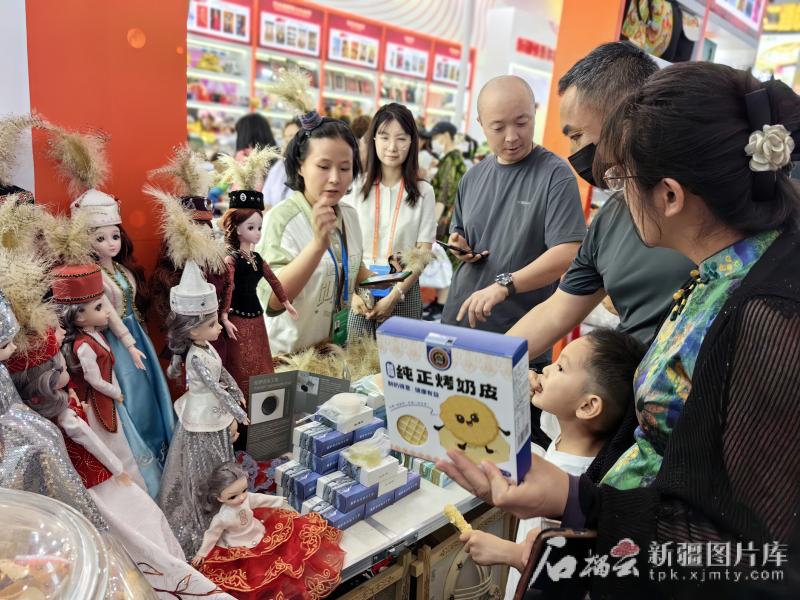 辉煌70年奋进新征程丨从“购物车”看新疆消费市场变迁(图1)