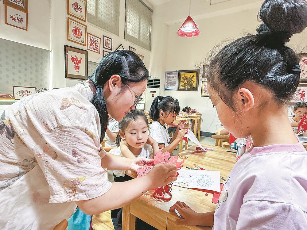 宁德柘荣：纸上生花剪出千年风华(图4)