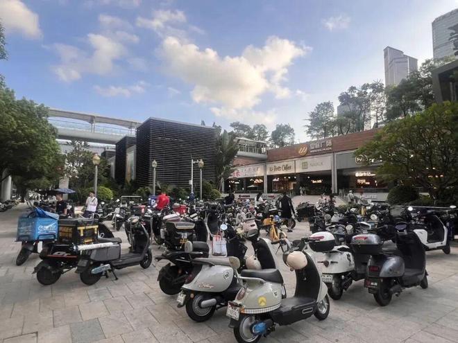 kaiyun入口：3053亿！深圳皇庭广场“易主”以物抵债！(图3)