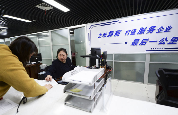 思想之光照亮奋进之路——以习近平同志为核心的党中央引领中国经济社会高质量发展迈向新境界(图10)