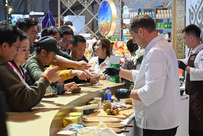 进博直击｜美食博览一场从全球农场到中国餐桌的舌尖旅行(图5)