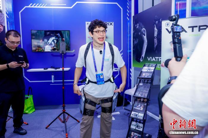 kaiyun：千余项技术产品集中亮相乌镇“互联网之光”照见未来(图2)