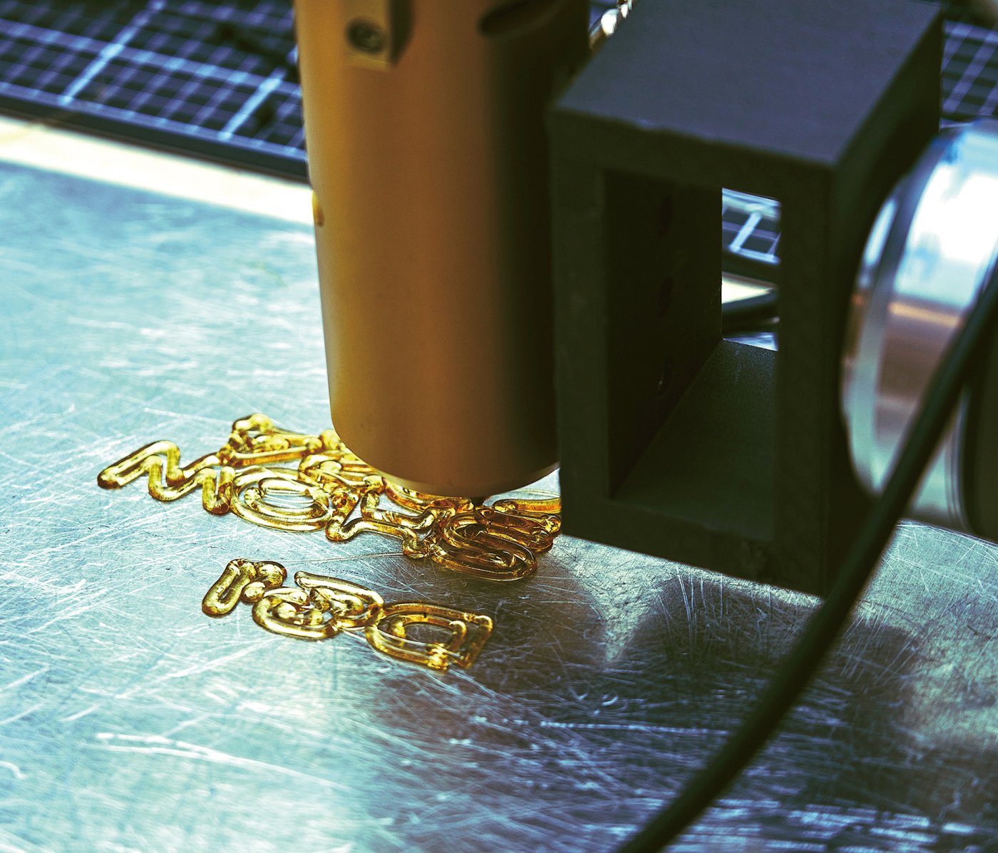 设计创意学院品牌创生团队荣获2025红点至尊奖(图4)