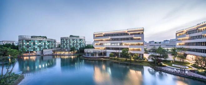 kaiyun入口：环境绝了！中式园林、水镜湖泊、欧式草坪、下沉式花园……这里都有！(图1)