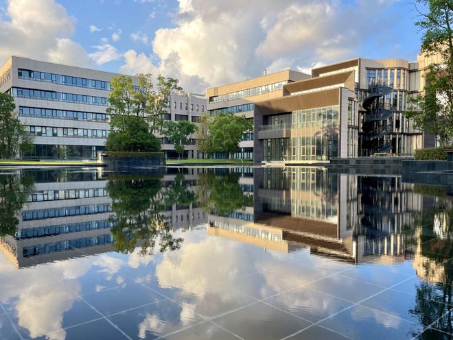 kaiyun入口：环境绝了！中式园林、水镜湖泊、欧式草坪、下沉式花园……这里都有！(图3)