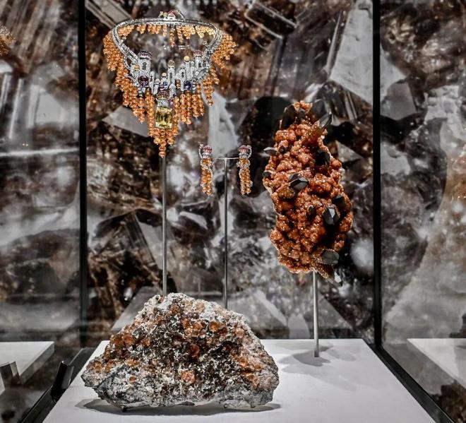 kaiyun：跟着藏家逛展览：矿石奇珍与她的百件珠宝(图7)