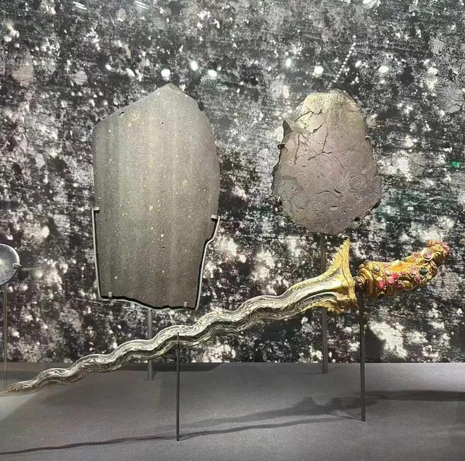 kaiyun：跟着藏家逛展览：矿石奇珍与她的百件珠宝(图5)