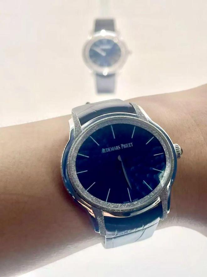 kaiyun：跟着藏家逛展览：矿石奇珍与她的百件珠宝(图14)