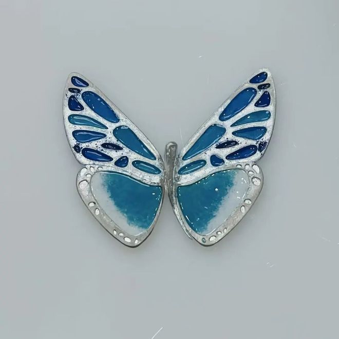 kaiyun：跟着藏家逛展览：矿石奇珍与她的百件珠宝(图19)