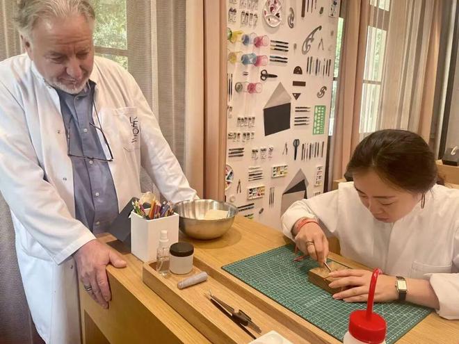 kaiyun：跟着藏家逛展览：矿石奇珍与她的百件珠宝(图20)