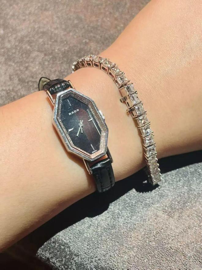 kaiyun：跟着藏家逛展览：矿石奇珍与她的百件珠宝(图13)