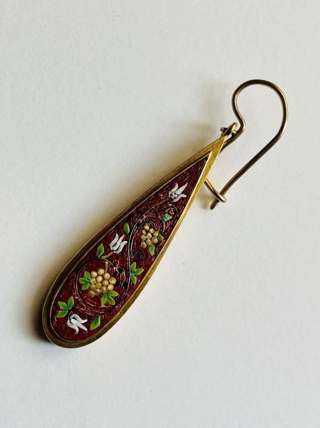 kaiyun：跟着藏家逛展览：矿石奇珍与她的百件珠宝(图12)