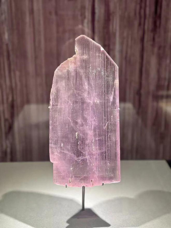 kaiyun：跟着藏家逛展览：矿石奇珍与她的百件珠宝(图31)