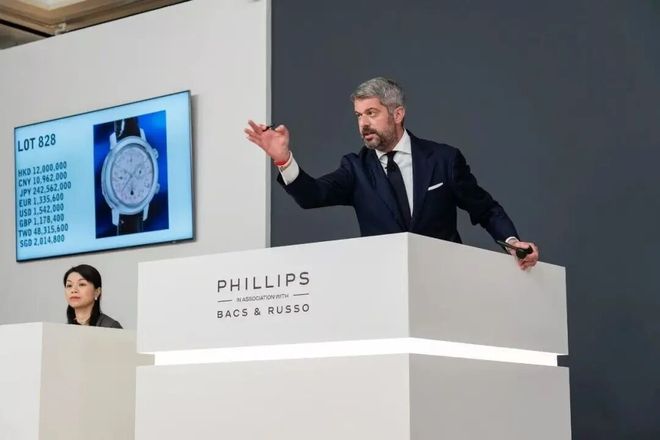 kaiyun：跟着藏家逛展览：矿石奇珍与她的百件珠宝(图27)