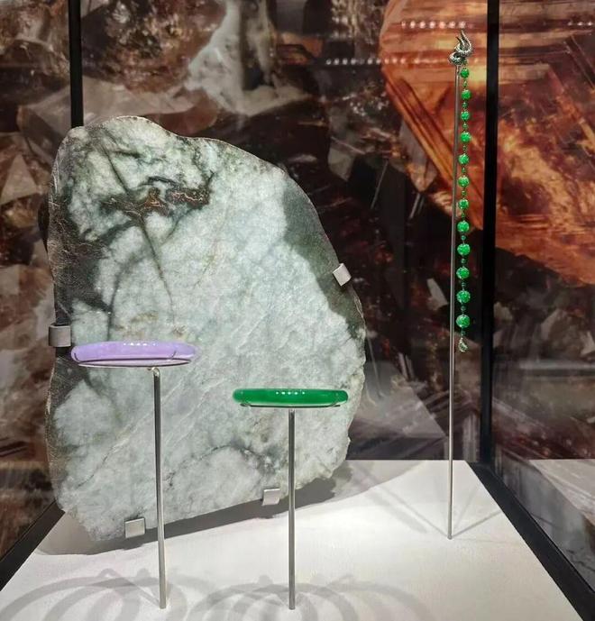 kaiyun：跟着藏家逛展览：矿石奇珍与她的百件珠宝(图32)