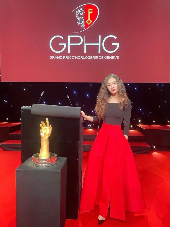 kaiyun：跟着藏家逛展览：矿石奇珍与她的百件珠宝(图25)