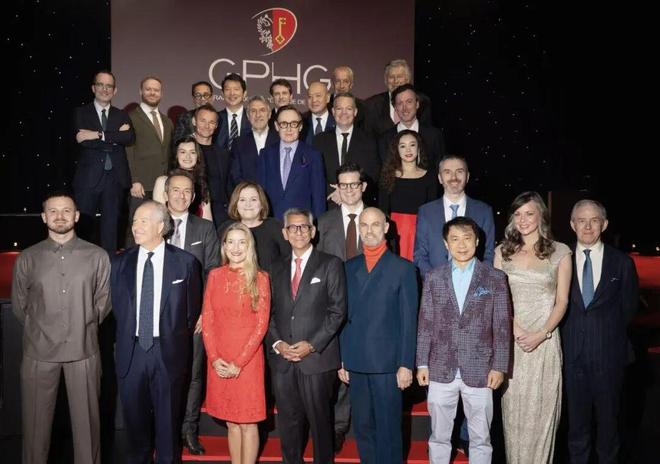 kaiyun：跟着藏家逛展览：矿石奇珍与她的百件珠宝(图26)