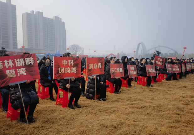 潜江房交会暨汽车展销会在万达广场拉开帷幕(图2)