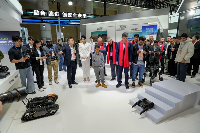 kaiyun入口：2026中国（泉州）专用通信暨应急产业博览会启幕(图2)