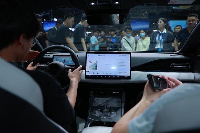 日媒酸了：中企一年更新200次开创者特斯拉反而…